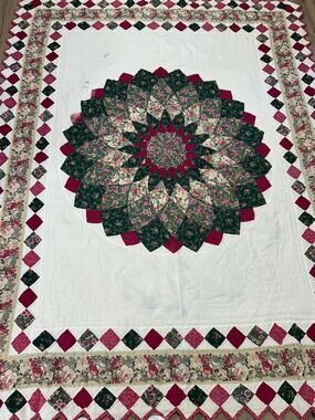 Floral Dresden Plate Patchwork Quilt Burgundy Green Pink Scalloped Edge TLC
